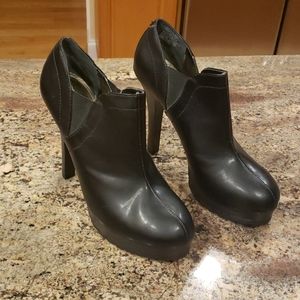 Jennifer Lopez 4.5 Inch Black Leather Heels